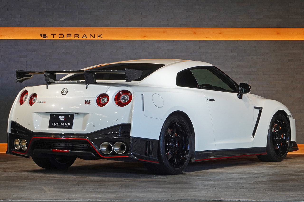 日産 GT-R R3５ニスモ ドライカーボンエアロ チタンマフラー 走行9400キロ