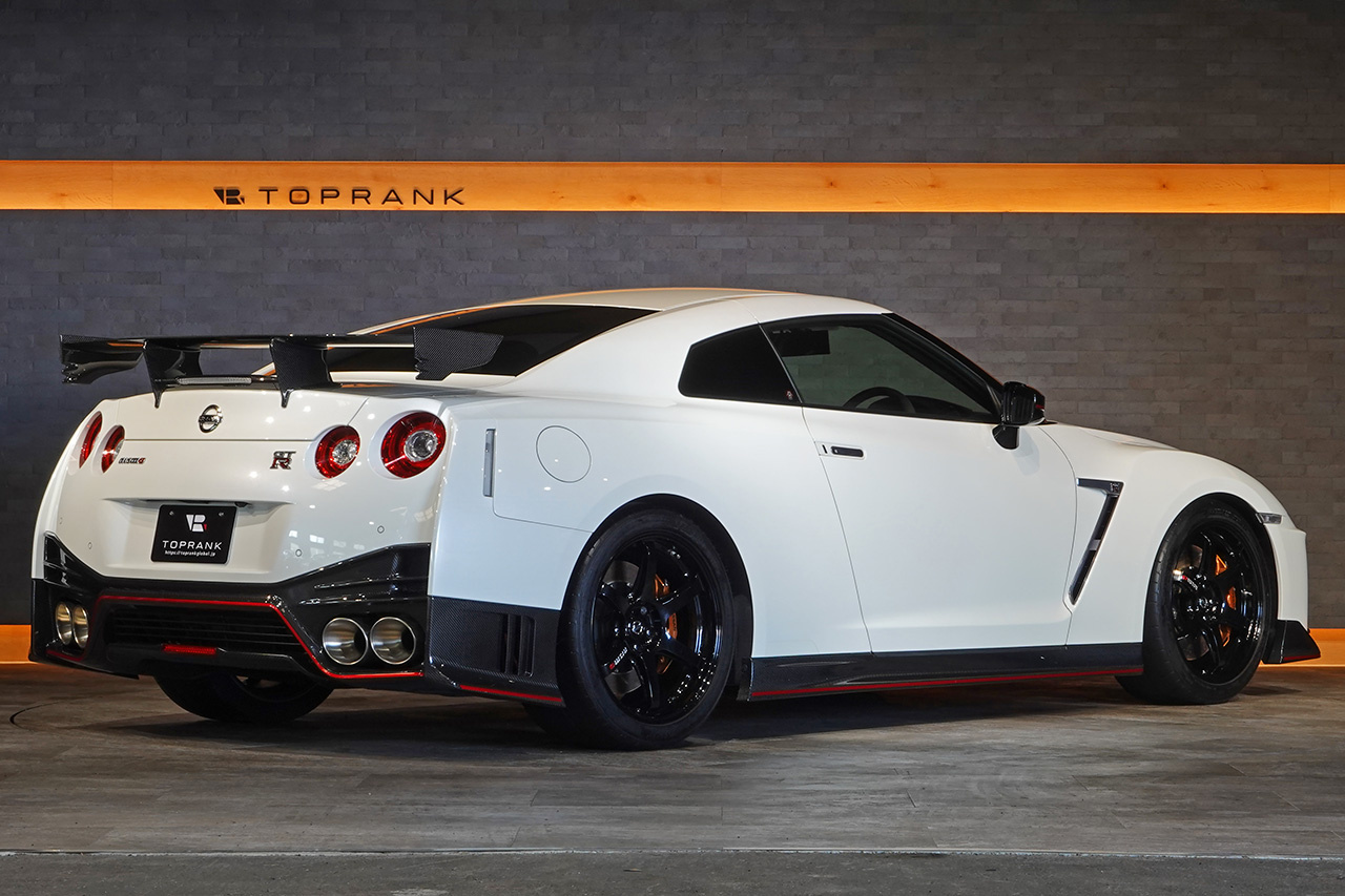 日産 GT-R R3５ニスモ ドライカーボンエアロ チタンマフラー 走行9400キロ