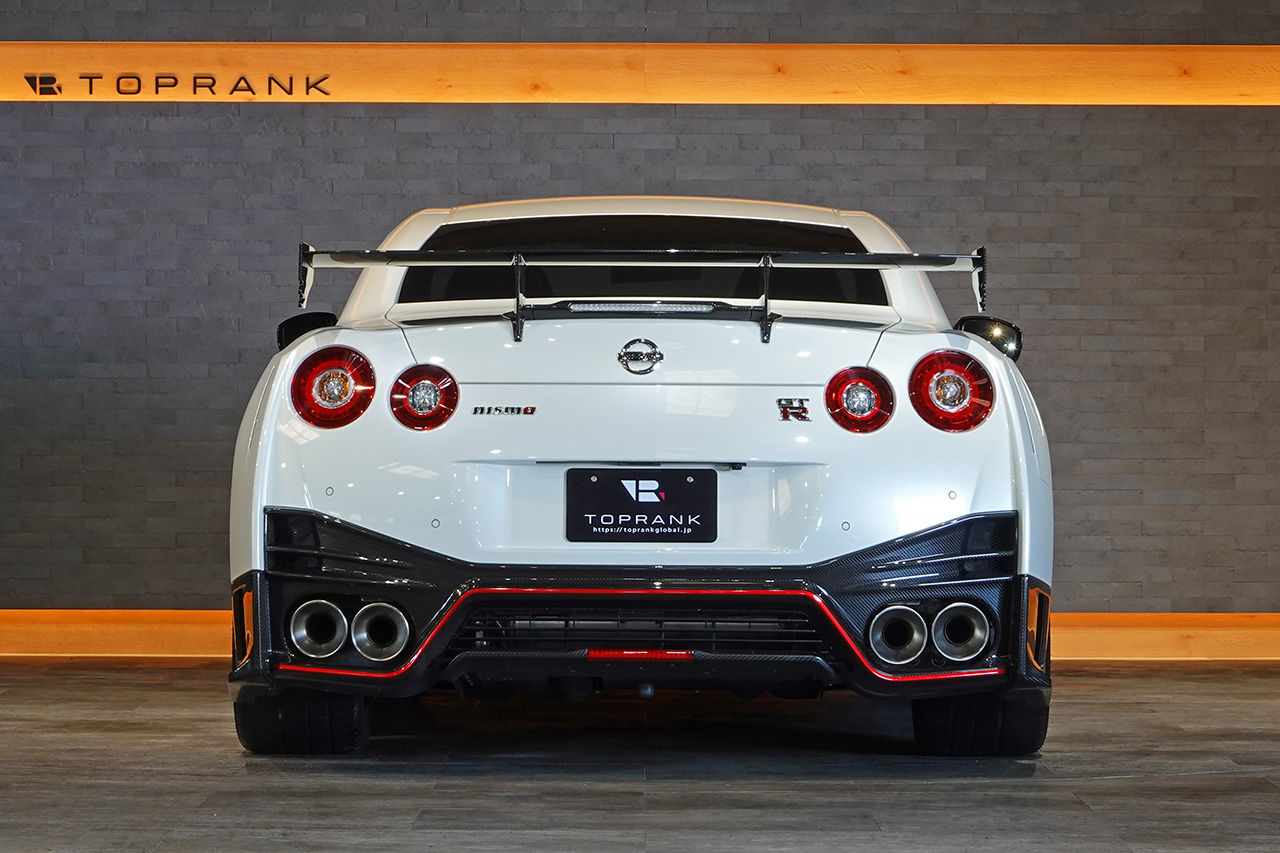 日産 GT-R R3５ニスモ ドライカーボンエアロ チタンマフラー 走行9400キロ