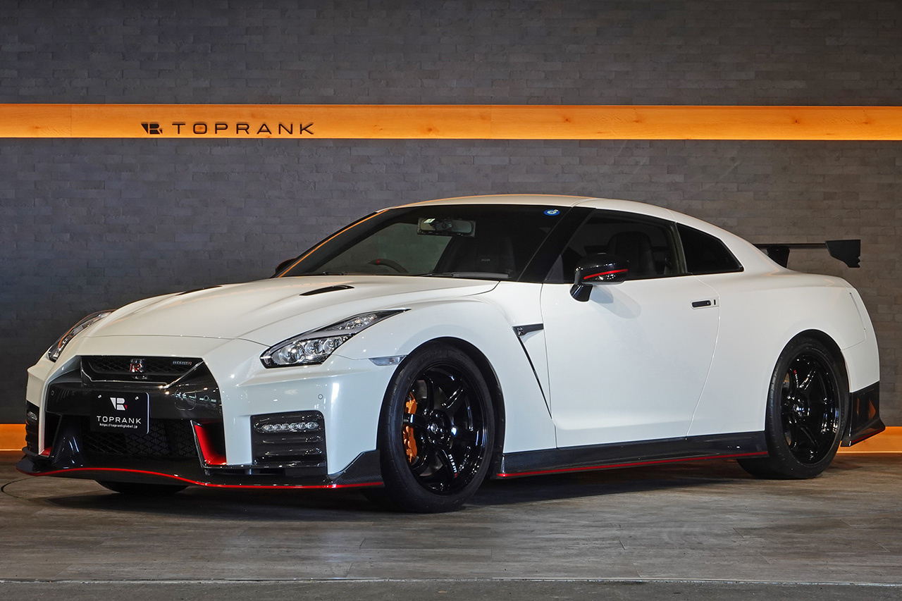 日産 GT-R R3５ニスモ ドライカーボンエアロ チタンマフラー 走行9400キロ